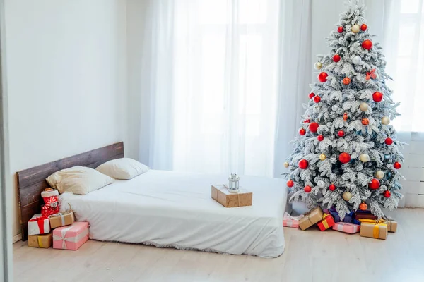 Weihnachten Schlafzimmer Neujahr Baumdekoration Geschenke Winter Urlaub Hintergrund — Stockfoto