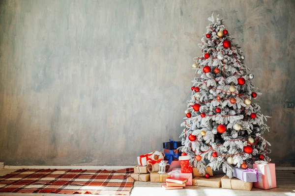 앤티크 크리스마스 나무 새 해 겨울 선물 장식 — 스톡 사진