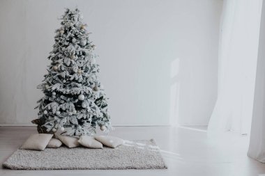 Noel ağacı karı yeni yıl tatili hediyesi.