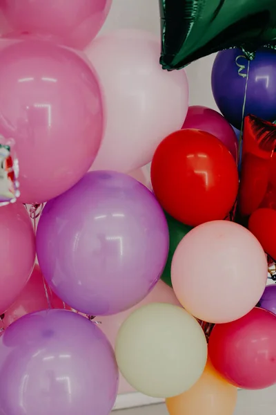 Palloncini colorati in vacanza bello buono come — Foto Stock