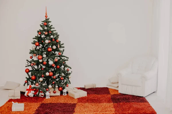 Noel ağacı Noel için evin beyaz odada — Stok fotoğraf
