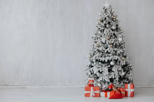 Árbol de Navidad blanco año nuevo decoración vacaciones —  Fotos de Stock