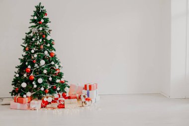 Noel arka plan Christmas dekorasyon Garland ışıkları hediye oyuncaklar kar taneleri Noel ağacı tatil ile