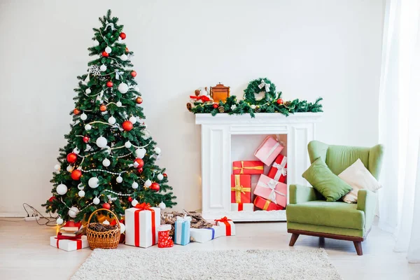 Julklappar bakgrund interiör nyår träd vinter vykort — Stockfoto