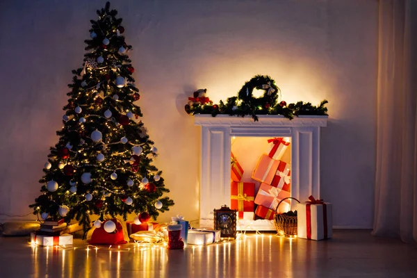 Kerst interieur verlichting Festoen Nieuwjaar Merry Christmas de giften van de vakantie — Stockfoto