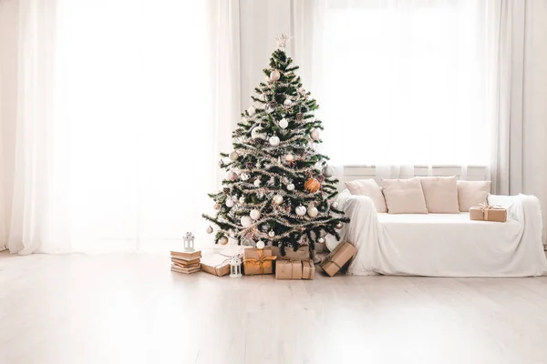 Noel iç ev Noel ağacı ve hediyeler yılbaşı Garland