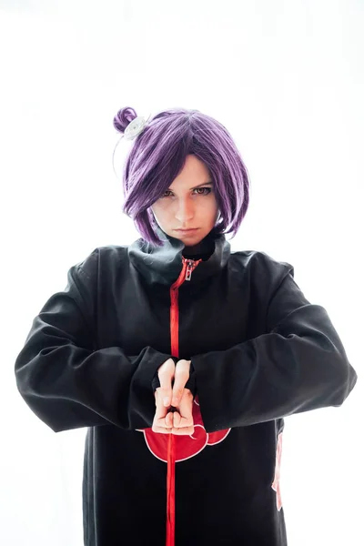 Ragazza cosplayer con capelli viola anime Giappone — Foto Stock