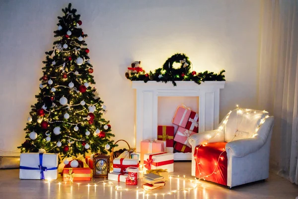 Új év karácsonyfa téli ünnep ajándékok belső képeslap dekor téli — Stock Fotó