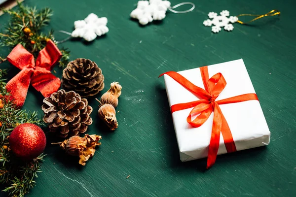 Achtergrond kerstboom Nieuwjaars geschenken decor decoratie kerstvakantie — Stockfoto