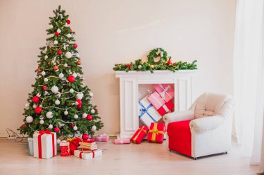 Noel iç ev Noel ağacı ile yeni yıl Garland ışıklar hediyeler