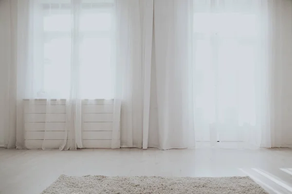 Interior of an empty white room with windows — Stock Photo, Image