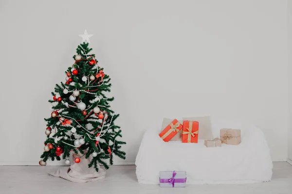 Casa de árvore de Natal Interior ano novo férias presentes decoração de inverno — Fotografia de Stock