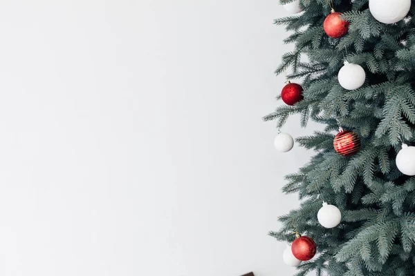 Arbre Noël Bleu Avec Décor Cadeaux Pour Nouvelle Année Hiver — Photo