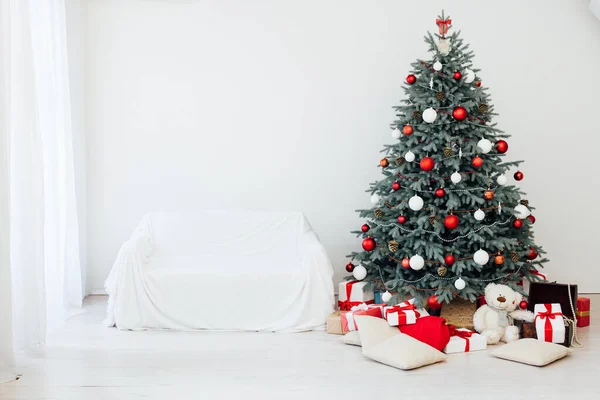 Julgran Med Röda Gåvor Inredning Krans För Det Nya Året — Stockfoto