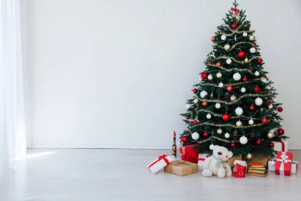 Árbol Clásico Año Nuevo Decorado Interior Habitación —  Fotos de Stock