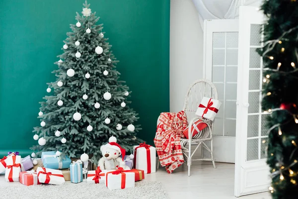 Kék Karácsonyfa Dekoráció Fenyő Újévi Zöld Háttér Képeslap Belső — Stock Fotó