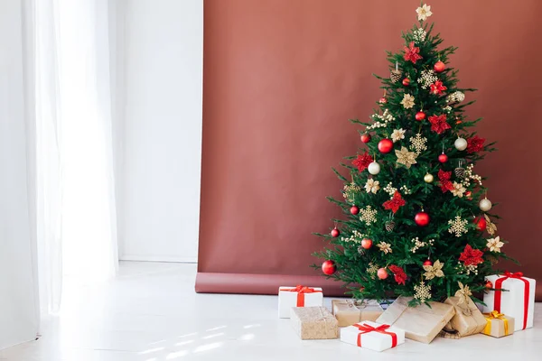 Pino Árbol Navidad Con Regalos Para Año Nuevo Banner Postal —  Fotos de Stock