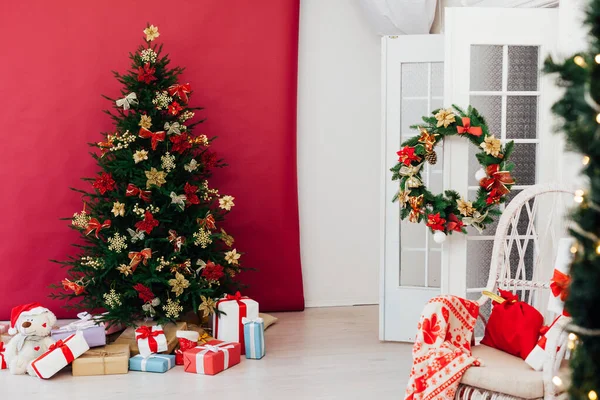 Árvore Natal Decorada Brilhante Com Bugigangas — Fotografia de Stock