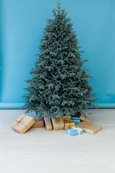 Árvore Natal Com Presentes Sala Decoração Interior Ano Novo Feriados — Fotografia de Stock