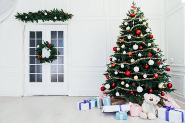 Yeni yıl dekorasyonu, çam ağacının iç tarafındaki Noel ağacı 2022 yılına ait kartpostallar.