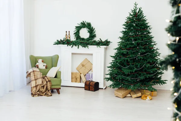 Árvore Natal Com Lareira Interior Casa Decoração Ano Novo — Fotografia de Stock
