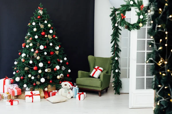 Albero Natale Pino Nero Interno Camera Nuovo Anno Decorazione Ghirlanda — Foto Stock