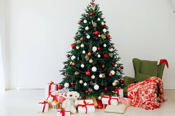 Natal Árvore Pinho Branco Interior Quarto Novo Ano Decoração Guirlanda — Fotografia de Stock
