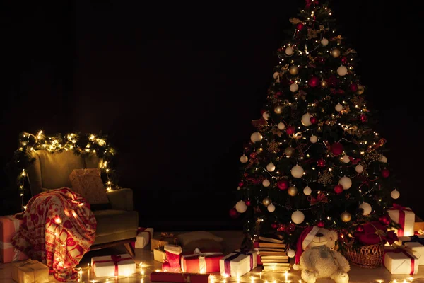 Christmas Tree Shines Lights Garlands New Year — Stock Photo, Image