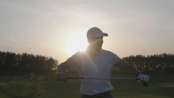 Erkek golfçü golf club ders. — Stok video