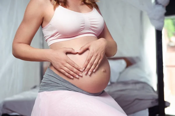 Pregnant woman touching belly close-up — Stock Photo, Image