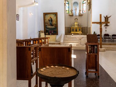 İtalya 'daki Roma şehrindeki St. Peter Kilisesi' nin içinde.