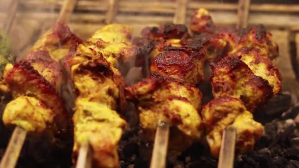 Detailní Záběr Kebab Připraven Restauraci Šťavnatý Hledá Kebab Špejle — Stock video