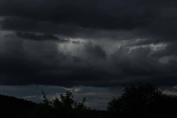 Ворожі Небеса Дощові Хмари Небі Вечір Чорні Хмари Можлива Гроза — стокове фото