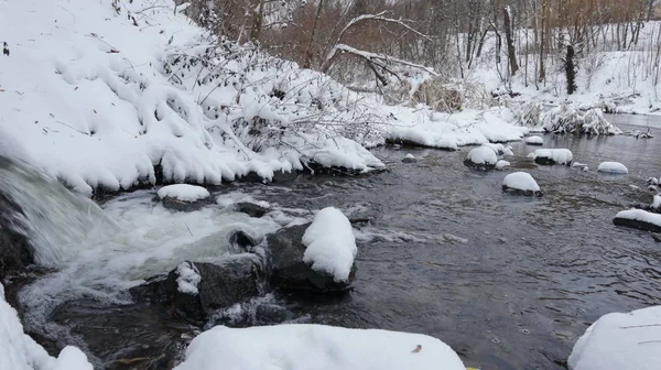 Fiume invernale . — Foto Stock