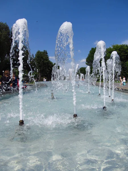Urban Fountains Water Fields Parks Sunny Summer Day Place Rest — Stock Photo, Image