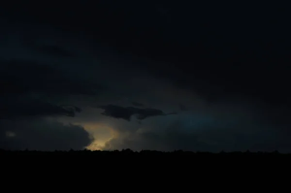 Fırtınadan Önce Akşam Gökyüzü Gece Gökyüzünün Renkleri Gün Batımından Sonra — Stok fotoğraf