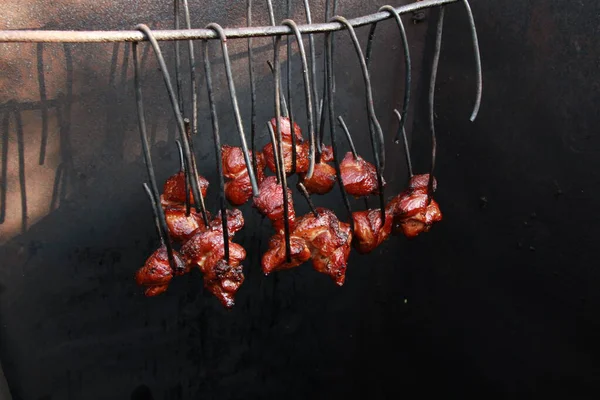 Doğal yiyecekler. Yanan miso füme. Ukrayna yemeği. Ukrayna 'dan ürünler.