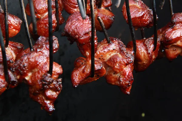 Doğal yiyecekler. Yanan miso füme. Ukrayna yemeği. Ukrayna 'dan ürünler.