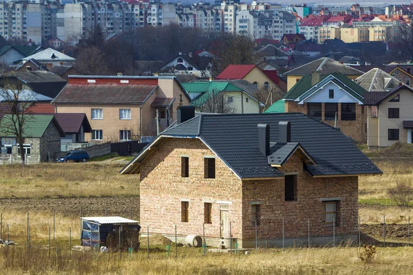 Zbrusu Nový Prostorný Cihlový Dvou Příběh Obytný Dům Obklady Střechou — Stock fotografie