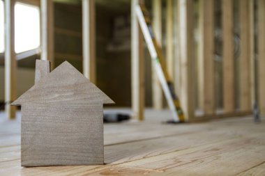 Arka plan basit küçük kahverengi model ev bulanık binasında Close-up araçları. İnşaat, yapı ve Emlak, Emlak ve rüya ev concept sahipliğini yatırımları.