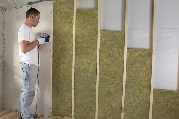 Worker Goggles Screwdriver Working Insulation Drywall Wall Beams Insulating Rock — Stock Photo, Image