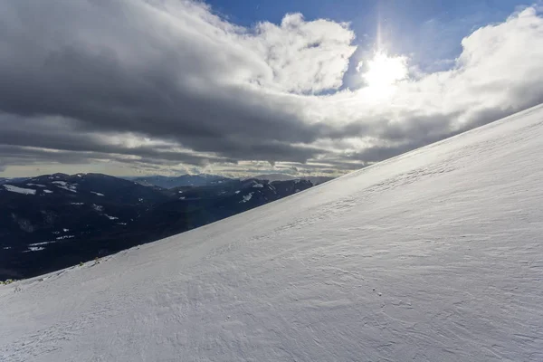 Bellissimo Paesaggio Montano Vista Sulle Montagne Innevate Dei Carpazi Invernali — Foto Stock