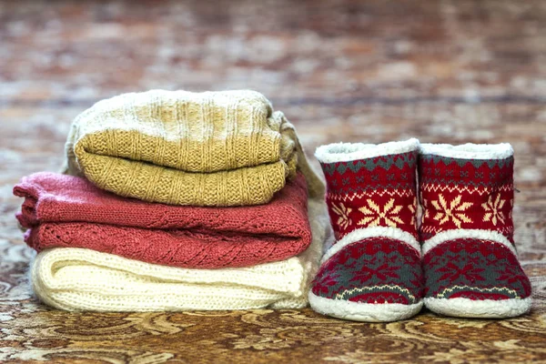 Red Shoes New Year Pattern Pile Knitted Sweaters — Stock Photo, Image
