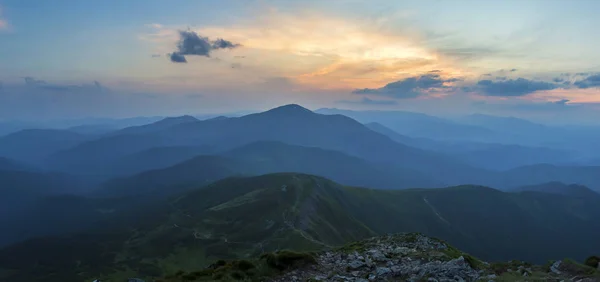 Fantástico Nascer Sol Pôr Sol Sobre Cume Montanha Verde Coberto — Fotografia de Stock