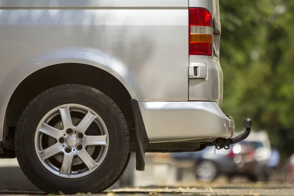 Närbild Sida Visa Detalj Silver Passagerare Storlek Medium Luxury Minibuss — Stockfoto