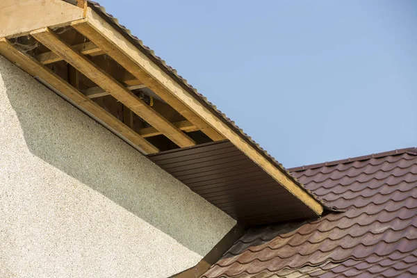 Detail Von Unten Ansicht Des Neuen Modernen Haus Hütte Ecke — Stockfoto