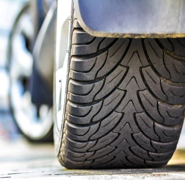 Araba lastik, seçici odak yakın çekim.