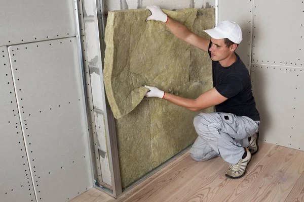 Trabajador Guantes Protectores Aislantes Lana Roca Marco Madera Para Futuras —  Fotos de Stock