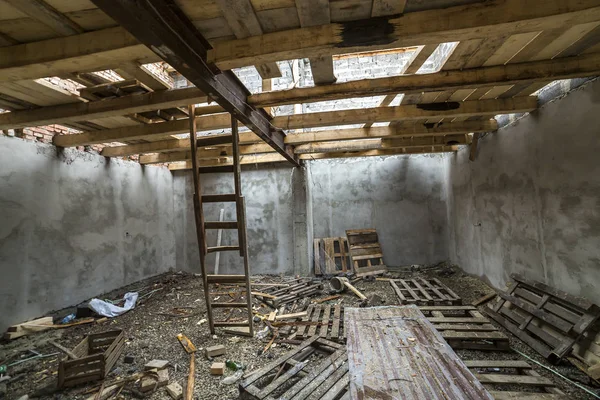 Geräumige Mansardenzimmer Bau Und Renovierung Energiesparende Wände Aus Großen Hohlschaum — Stockfoto