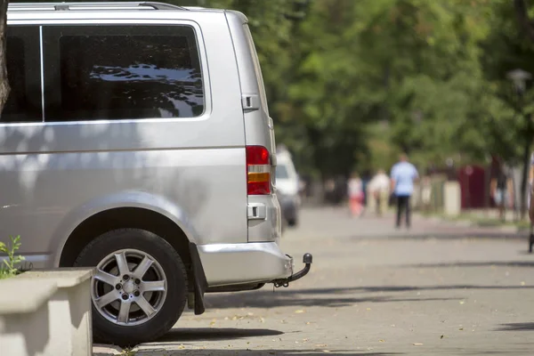 Kant Bekijk Gegevens Van Witte Passagier Middelgrote Luxe Minibus Busje — Stockfoto